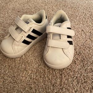 Adidas Superstar Sneakers size 3 - EUC